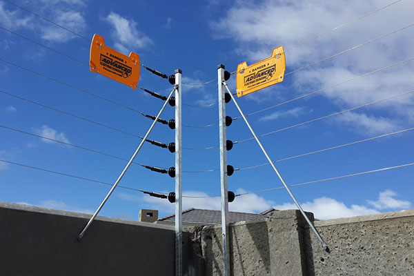 Electric fencing installation